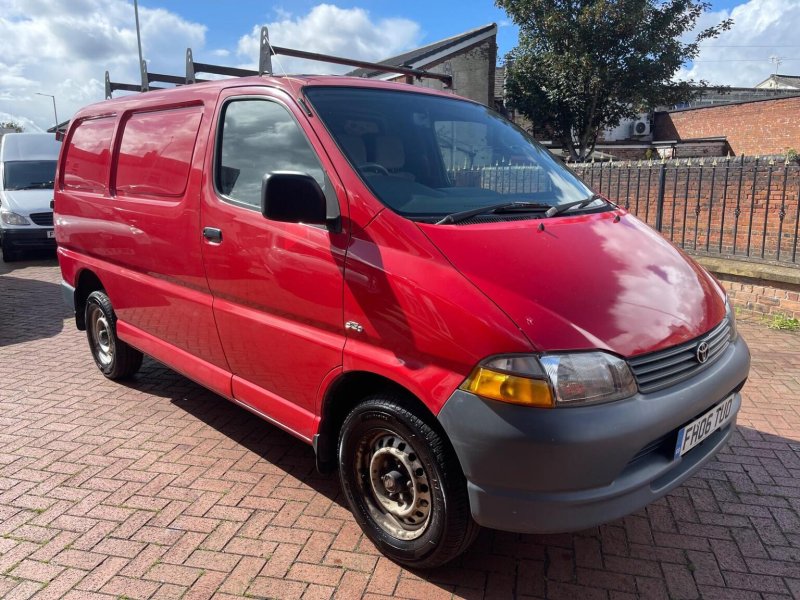TOYOTA HIACE 2.5 D-4D 280 GS 4dr